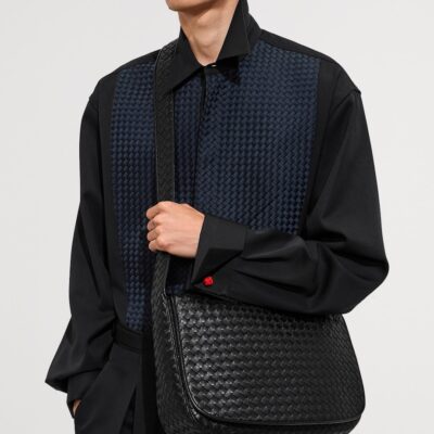 Bottega Veneta Large Leather Veneto Messenger Bag - Image 2