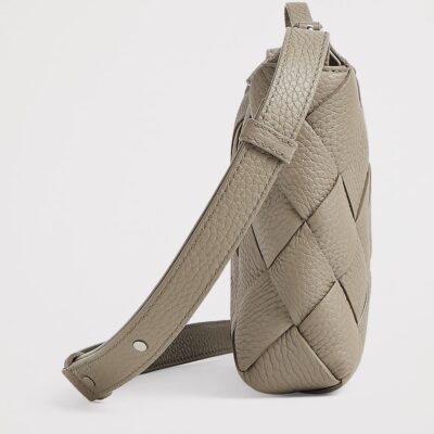 Bottega Veneta Small Leather Zipped Diago Messenger Bag - Image 4