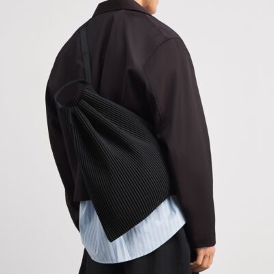 Homme Plissé Issey Miyake Drawstring Pleated Shoulder Bag - Image 2