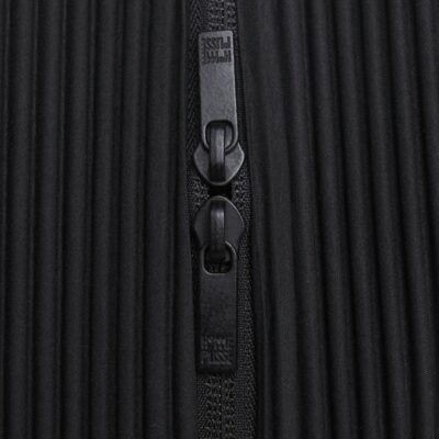 Homme Plissé Issey Miyake Drawstring Pleated Shoulder Bag - Image 5