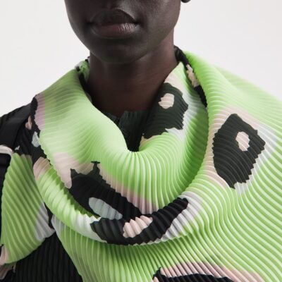 Issey Miyake Floral Verve Pleats Stole - Image 3